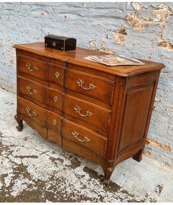 Commode galbée de style Louis XV Les magasins à Paris et en Île-de-France